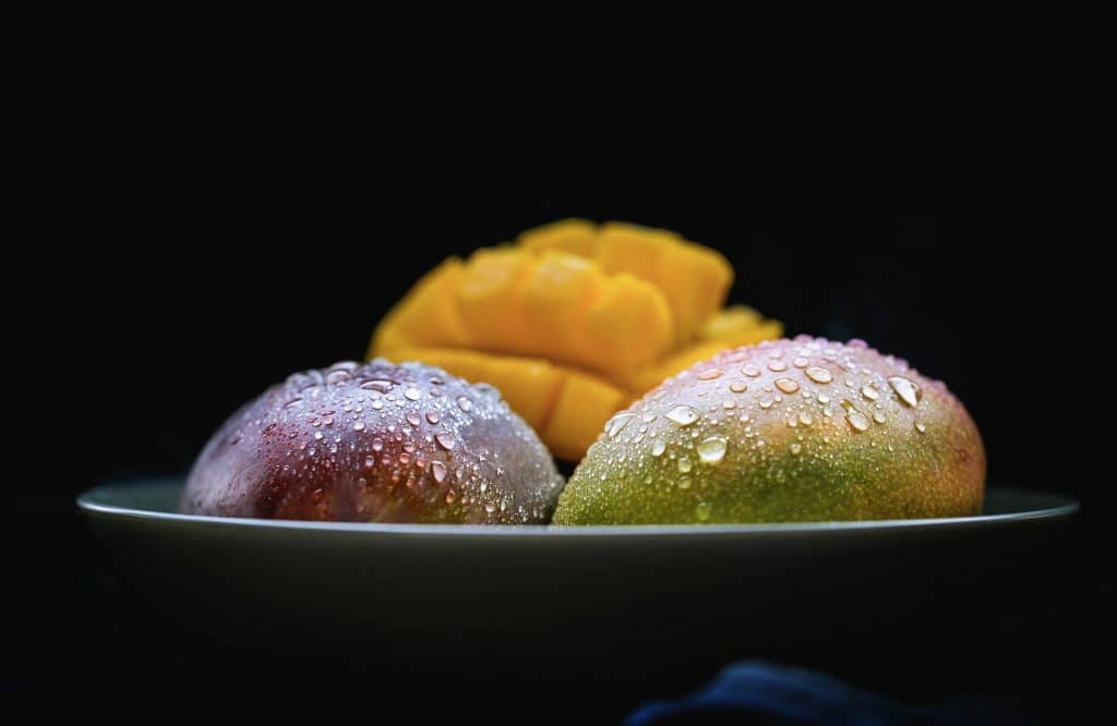 A manga é uma fruta rica em vitaminas C e A (fonte: Pixabay) - Benefícios da manga para saúde