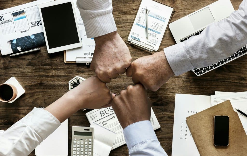 Trabalho em equipe no ambiente de trabalho - Saúde e bem estar no trabalho